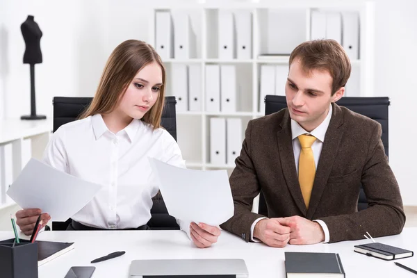 Businessman and businesswoman at work — Stock Photo, Image