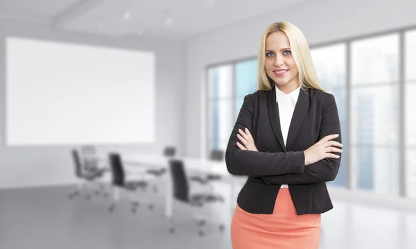 Affärskvinna i konferensrum — Stockfoto