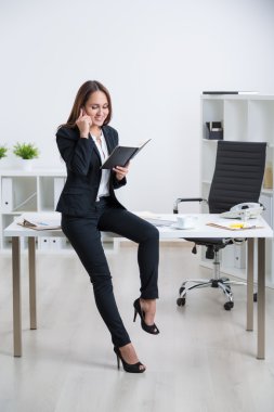 iş yerinde iş kadını