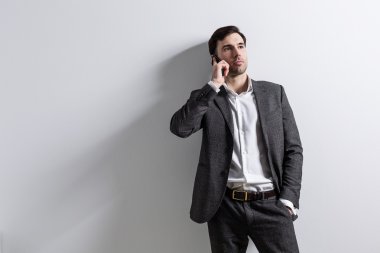 Telefonda Konuşan Adam