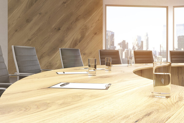 Крупный план стола конференции
