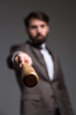 Sopası ile bulanık adam