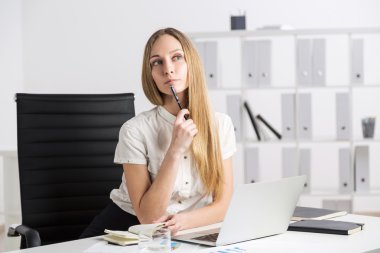 Düşünme işkadını defter ile