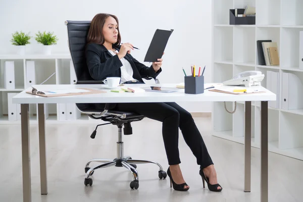 Imprenditrice al lavoro — Foto Stock