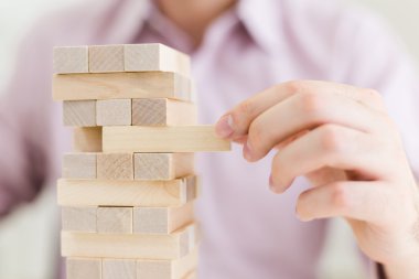 Tahta bloklarla oynama erkek