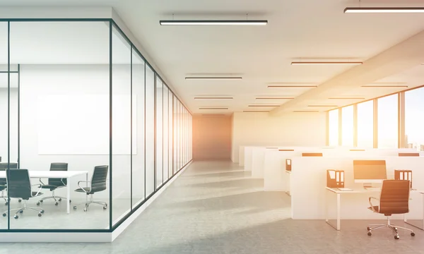 Konkreta office solljus toning — Stockfoto