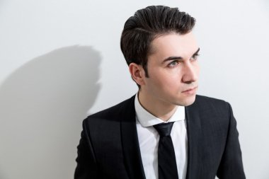 İşadamı beyaz duvar