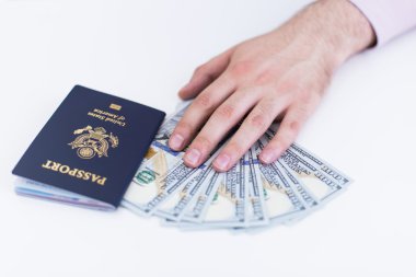 El pasaport ve dolar