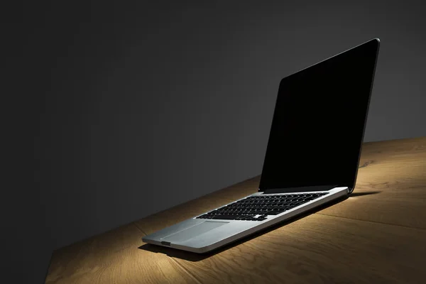 Laptop in dark room — Stock Photo, Image