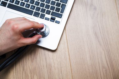 Erkek el stetoskop için dinleme