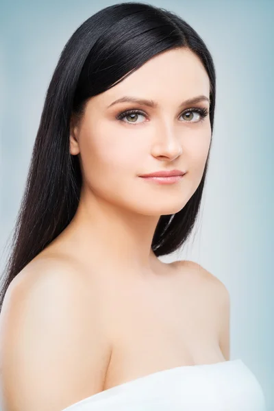 Bruna ragazza headshot — Foto Stock