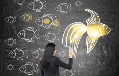 Kadın çizim Japon balığı