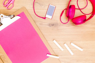 Pano pembe kağıt levha ile