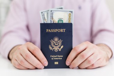 Pasaport ile işadamı el