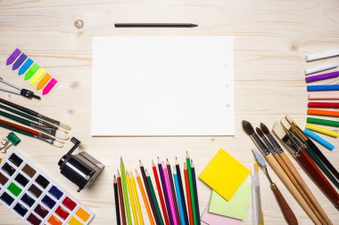 Çizim araçları ve kağıt