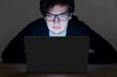 Gözlüklü bilgisayar Hack