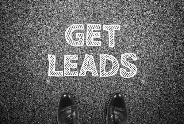 Get leads writing on ground — Stock Photo, Image