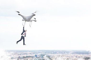 İşadamı ile quadrocopter