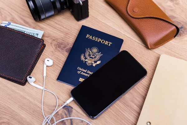 Traveling concept with cellphone — Stock Photo, Image