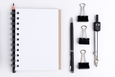 Boş not defteri ve diğer öğeleri