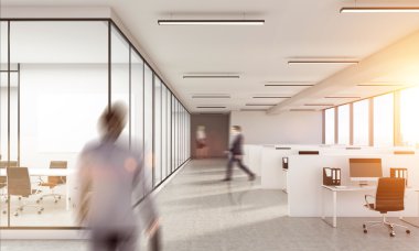 İnwhite ofis iç yürüyüş bulanık iş adamı