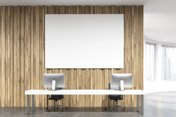 Vista frontale dell'interno dell'ufficio con posto di lavoro, banner in bianco su parete di legno e finestra con vista sulla città di New York. Falsificazione, Rendering 3D — Foto Stock