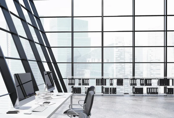 Loft escritório interior com prateleiras de documentos, monitores de computador em mesas, piso de concreto e janelas panorâmicas com vista para a cidade de Singapura. Renderização 3D — Fotografia de Stock