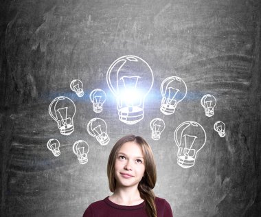 Fikir kavramı düşünceli kadınla 