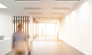 İşadamı ile ofis lobisi 