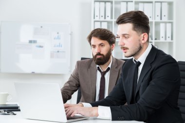 Genç İşadamları proje tartışıyor