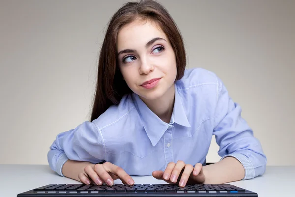 Thoughtful woman using keyboard — Stock Photo, Image