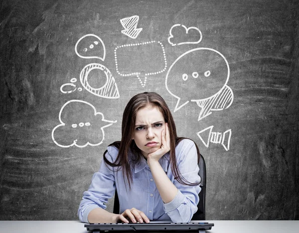 Grumpy woman with thought clouds — Stock Photo, Image