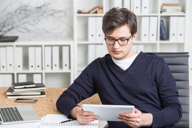 Tablet iş kullanarak muhasebeci