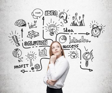 Çekici düşünceli işkadını iş kroki ile beton duvara karşı ayakta. Başarı kavramı