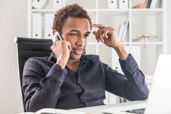 Thinking black man on phone — Stock Photo, Image