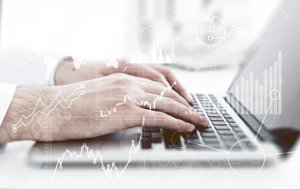 Computadora portátil con gráficos de negocios primer plano —  Fotos de Stock