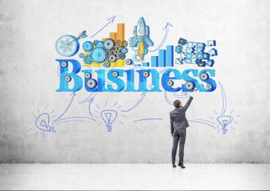 Duvar önünde uygun adam