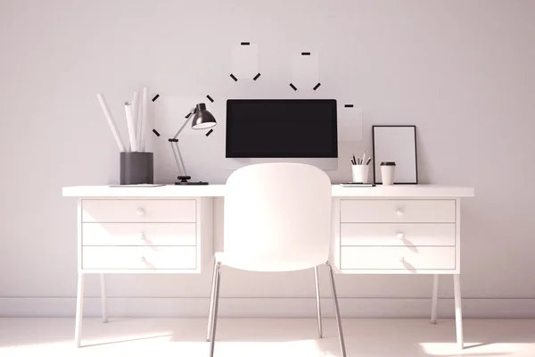 Mesa de computador elegante no escritório em casa — Fotografia de Stock