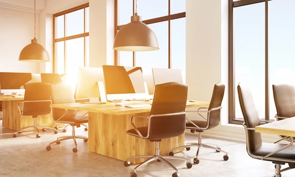 Oficina de coworking con lado de la luz solar — Foto de Stock