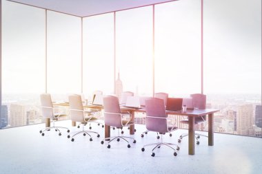 Panoramik pencereli konferans salonu