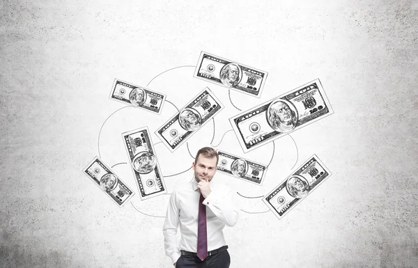 Az üzletember gondolkodás fal mellett a dollár rajzok — Stock Fotó