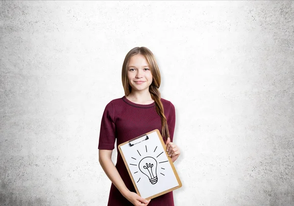 Young woman with light bulb sketch — Stock fotografie