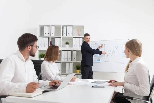 Condivisione dei risultati dei lavori — Foto Stock