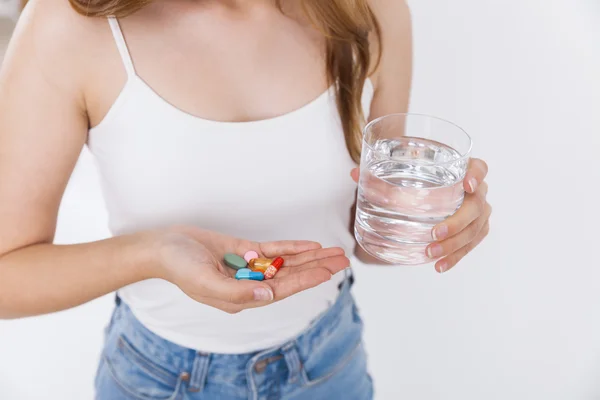 Menina com pilha de vitaminas — Fotografia de Stock