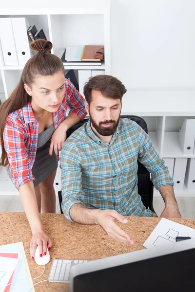 Kollegen bei der Arbeit — Stockfoto