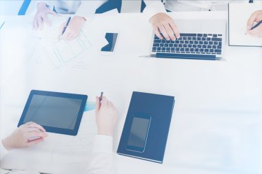 Birlikte çalışan iş adamlarının elleri