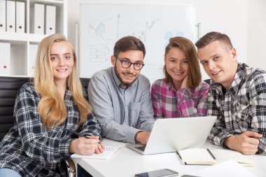 ofis takım çalışması