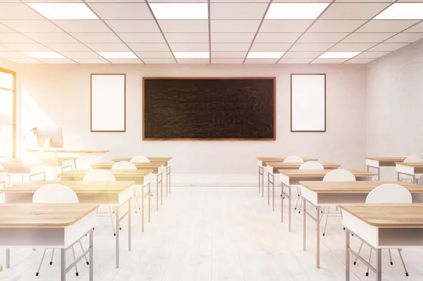 Skolan klassrum interiör med solen — Stockfoto