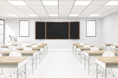 Modern okulda sınıf içi. Tahta, masalar, sandalyeler ve büyük pencereler. Bilgi edinme kavramı. Okula geri dön. 3d render. Alay etmek