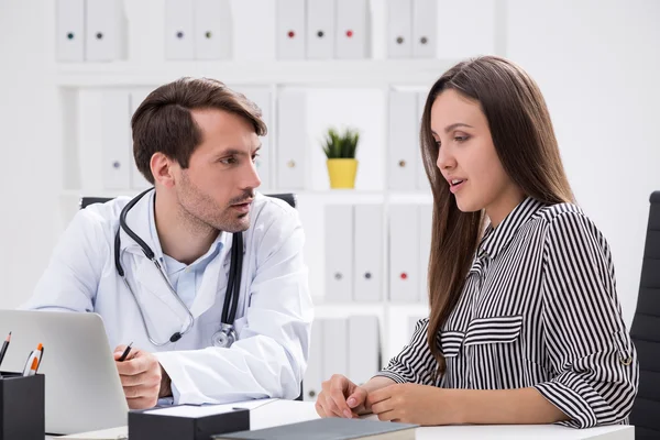 Gesprek patiënt arts — Stockfoto